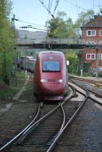 Thalys PKBA Nr 4341 Paris-Kln fhrt die Rampe herunter und trifft im Aachener Hauptbahnhof ein (11. April 2011).