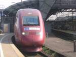 Ein Thalys PBKA mit  TOGEther since 1957  Beklebung verlsst mit Fernlicht Kln Hbf in Richtung Paris Nord am 06.04.07 auf Gleis 9