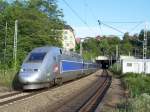 Der TGV-POS durchfhrt am 26.Juli 2007 den Bahnhof Stuttgart-Feuerbach. Der Zug fuhr von Stuttgart Hbf nach Paris-Est.