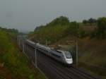 TGV-POS als TGV 9573 Paris-Est - Stuttgart Hbf bei Bauerbach und strmendem Regen. 04.09.09