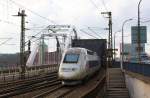 TGV 9553 von Paris Est nach Frankfurt(Main) Hbf bei der berquerung der Rheinbrcke. Mannheim, 27.11.10