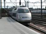 TGV 552 aus Paris kommend, bei der Einfahrt am frhen Nachmittag im Bahnhof Luxemburg.