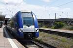 METZ (Département Moselle), 21.06.2023, Zug 386 der TER Grand Est nach Nancy bei der Ausfahrt aus dem Bahnhof Metz-Ville