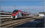 Der Léman Express SNCF Coradia Polyvalent régional tricourant Z 31 515 M beginnt seine Fahrt als SL1 nach Evian les Bains in Coppet.

21. Januar 2020
