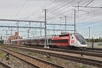TGV Lyria 4717 durchfährt am 02.011.2022 den Bahnhof Muttenz.