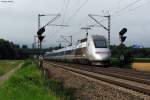 TGV POS 4402 als TGV 9578 mit etwa +5 beim Abzweig Brunnenstück bei Ettlingen. Dieser TGV Triebzug wirbt für den Weltrekord von Schienenfahrzeugen, den der TGV in einer Versuchsfahrt aufgestellt hat (574,8 km/h). Aufgenommen am 21.07.2012.