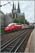 Triebzug 4343 ist als THA9433 von Paris Nord über Bruxelles-Midi und Liege-Guillemins in Köln eingetroffen, und wird nun im Deutzer-Feld auf die Rückleistung warten.