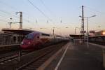 Thalys 4386 ist am Abend des 13.03.2014 in den Bahnhof Köln-Deutz eingefahren und wartet auf die Freigabe zur Weiterfahrt nach Köln Hbf, wo er kurz darauf für seine Fahrt nach