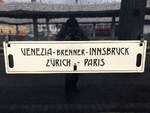 Zuglaufschild des Venice Simplon Orient Express (VSOE / DRV 1368) von Venezia Santa Lucia nach Calais. Innsbruck Hbf am 28.07.2021