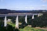 Ein Turbotrain auf dem Viaduct bei Busseau, Strecke Montlucon - Gueret, 03.09.1997.