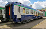 Ein gemischtklassiger USI-Wagen mit der Bezeichnung  A4c4B5c5x  (51 87 44-70 141-9 F-SNCF) hat auf der Außenanlage des Cité du Train (Eisenbahnmuseum) Mulhouse (F) Platz gefunden.