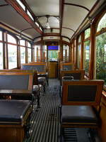 Blick ins Innere des Triebwagens 432 der meterspurige Überlandstraßenbahn Lille-Roubaix-Tourcoing.