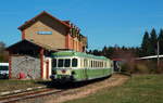 Zwischenhalt des Zuges der Chemin de Fer du Haute Forez am 07.04.2017 im Bahnhof Sembadel.