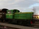 Rangierdieselloktrilogie bei der CFTR (Chemin de Fer Touristique du Rhin) in Volgelsheim.
Franzsische Variante:
Fabrique en France:
Lok 39 ist eine von Decauville in Corbeil-Essonnes 1963 gebaute Rangierlokomotive des Typs TE2001.
Die ehemalige Werkslok der Chemiefabrik Rhne-Poulenc in Chalamp im Elsa ist mit ihrer Hchstgeschwindigkeit von 15km/h und ihrem Motorkhlsystem allerdings nicht fr Streckeneinstze geeignet und wird nur im Depot eingesetzt.
14.09.2009
