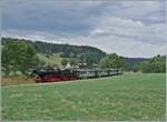 30 ANS CONI'FER /30 Jahre Coni'Fer - So viel Verkehr gab es wohl hier seit gut 110 Jahren nicht mehr! Bei Touillon verschwindet der X 2816 der Association l'autorail X2800 du Haut-Doubs kaum mehr zu sehen im Hintergrund, während die 52 8163-9 mit den vier gut passenden vierachsigen Plattformwagen in Richtung Les Hôpitaux Neufs dampft. 

15. Juli 2023