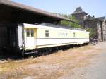 Ein ehemahliger Postwagen der SNCF im Bahnhof Volgelsheim am 23.05.2009.