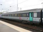 SNCF - Personenwagen 2 Kl. Btu 50 87 21-82 540-6 in Paris im Bahnhof Gare du Nord am 17.10.2009