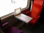 Diese 2er Sitzgelegenheit mit Tisch befindet sich im Barwagen des TGV 2869!!! 06.04.08