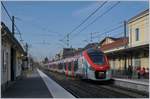 Die beiden SNCF Z 31500 Coradia Polyvalent régional tricourant Z 519 und 517 verlassen Thonon-les-Bains als SL1 Léman Express 23358 in Richtung Coppet.
