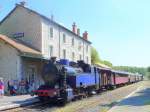 Frankreich, Languedoc, Gard,  Train à vapeur des Cévennes  von Anduze nach Saint-Jean-du-Gard. Die 48 Tonnen schwere Lok ist seit 2008 bei dieser Museumsbahn.Diese Henschel 040T 25724 mit 800 PS und maximaler Geschwindigkeit von 40 km/h wurde 1949 in Deutschland gebaut. Der Zug wartet in Anduze auf die Abfahrt in Richtung Saint-Jean-du Gard. 07.08.2014 http://www.trainavapeur.com/