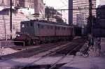 Die 2CC2 BR 3400 war die grte und schwerste Einrahmen E-Lok Europas, vergleichbar mit der Amerikanischen GG1 E-Lok. Hier fhrt sie in den Bahnhof Chambery ein der mit einfach Fahrleitung ausgestattet war, um im Bahnhofsbereich auf komplizierte Stromschienen Verlegung zu verzichten.