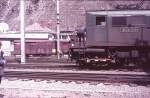 In den 70er Jahren waren Eisenbahnfreunde in Modane so gut wie nicht bekannt, stellte sich heraus das der interessierte Fotograf Deutscher war, waren die Reaktion einiger Franzosen(wie hier der Lokfhrer, der uns von der fahrenden Lok sein Hinterteil prsentiert) doch sehr heftig und unanstndig.