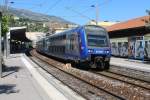 SNCF: Der Elektrotriebzug 231504 (der Serie Z 23500) als TER (Regionalzug) zwischen Ventimiglia (Italien) und Cannes fährt am 25. Juli 2015 vom Bahnhof Menton ab.