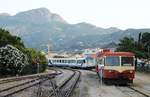 Abendstimmung im Bahnhof Calvi/Korsika am 08.06.2014, vorne X 113, im Hintergrund ein Autorail der Serie X 97051-55