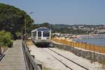 Direkt an den Stränden entlang führt der Weg der  Tramway de la Balagne  nach Calvi, am 09.06.2014 sind hier (verdeckt) X57051 und XR 9701 bei Balagne-Orizontenuvo unterwegs. Bei diesem Anblick kommt man auch als Eisenbahnfreund in die Versuchung, nächstes Mal die Kamera im Hotel zu lassen und ein Bad im angenehm temperierten Wasser zu nehmen (was ich dann auch getan habe).