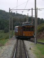 Eine vom Gipfel kommende Garnitur der Zahnradbahn bei der Einfahrt in die unterwegs gelegene Ausweiche.

23.09.2004
