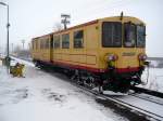 Rckfahrt mit Triebwagen 102 nach Latour de Carol-Enweitg, aufgenommen im Bahnhof Font-Romeu-Odeillo-Via km 35 1534 m am 05.03.2008
