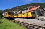 Le Petit Train Jaune in Sdfrankreich im Bahnhof Olette (Nhe Perpignan) Diese Touristenzge sind sehr beliebt und fahren mittels seitlich angebrachter dritter Strom-Schiene.