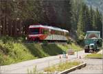 Zwischen Martigny und Vallorcine teilen sich die SNCF und die Schweizer TMR den Verkehr. Hier ist der Beh 4/8 72 der TMR unterwegs von Vallorcine Richtung Grenzstation Le Chatelard und Martigny.
Juli 2017