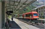 Der SNCF Z 850 N° 54 (94 87 0001 858-3 F-SNCF) ist als TER 18920 von Vallorcine nach St-Gervais-les-Bains-le Fayet unterwegs und hält hier kurz in Argentière.