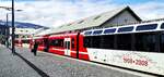 Mont-Blanc-Express__Ja, schon klar, der Zug ist  abgeschnitten , aber hier sollte der plakatierte Streckenverlauf im Vordergrund stehen. Endstation für die Meterspur : Bf Saint-Gervais-Le-Fayet mit SNCF-TER-Zug Z 850 052.__01-03-2026