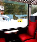 Mont-Blanc-Express__Blick auf (teilweise) verschneiten Bahnsteig.