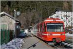 
Nach der Abfahrt des TMR BDeh 4/8 22 als TER 18914 von Vallorcine nach Saint-Gervais-Bains  in Le Montroc-Le-Planet steht der SNCF Z 800 003 (94 87 0000 806-3) der als TER 18959 von Les Houches nach Vallorcine noch kurz am Bahnsteig, bevor auch die ...