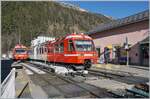 In Montroc-Le-Planet kreuzen sich der TMR BDeh 4/8 22 als TER 18914 von Vallorcine nach Saint-Gervais-Bains mit dem SNCF Z 800 003 (94 87 0000 806-3) der als TER 18959 von Les Houches nach Vallorcine
