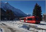 Pünktlich zur Abfahrt des Triebzuges 94 87 0001 854-2 F SNCF, der als TER 18911 von Chamonix Mont Blanc nach Vallorcine fährt, erreichten die Sonnestrahlen endlich den nördlichen