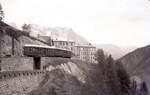CM_Chemin de fer du Montenvers__Zug der Zahnradbahn in der Bergstation.