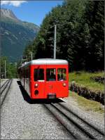 Der Triebwagen N 51 des  petit train rouge  fotografiert am 03.08.08 whrend des Aufstiegs von Chamonix Mont Blanc nach Montenvers durch die faszinierende Bergwelt des Mont Blanc Massivs.