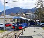 Die Talstation direkt am Bahnhof der Meterspurbahn Saint-Gervais-Le Fayet – Vallorcine - Martigny mit Tw  Marie .__01-03-2026