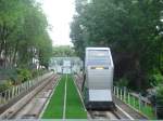 Funiculaire de Montmartre. Diese Standseilbahn befrdert die Fahrgste in 2 gondeln bis zum Sacr-Cur. Aufgenommen am 11.07.07