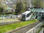 Die Kabine des Funiculaire Montmartre in Paris auf der Bergfahrt.