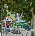 Einerseits romantisch verschnrkelt, andererseits modern gestaltet ldt die Talstation des  Funi  in Thonon les Bains Reisdenen zur Fahrt ein.