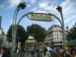 Paris - Historischer Eingang zu einer Metrostation, im Jugendstil,  hier: Station   Anvers   ( Montmatre ).