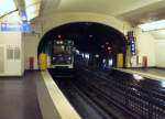 Einfahrt in die Station St.-Placide, Metro-Linie 4.