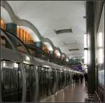 Metrokathedrale IX -     Blick auf einen Bahnsteig der Metrostation  Bibliothèque François Mitterrand .