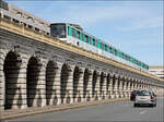 Steinerne Hochbahntrasse -     Eher ungewöhnlich ist die 1909 eröffnete Hochtrasse der Metrolinie 6 auf der Pont de Bercy.