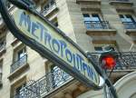 Wunderschnes Art Nouveau-Schild der Metro in einer Seitenstrae der Rue de Rivoli, 1. Arrondissement, Metro-Linie 1.  15.7.2007